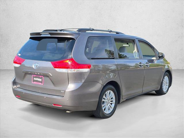 Used 2014 Toyota Sienna XLE FWD image 5