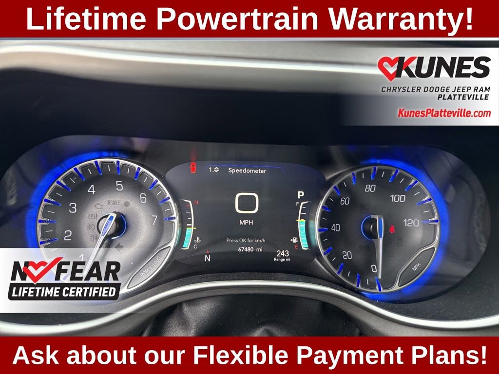 Used 2023 Chrysler Pacifica Touring-L FWD image 16