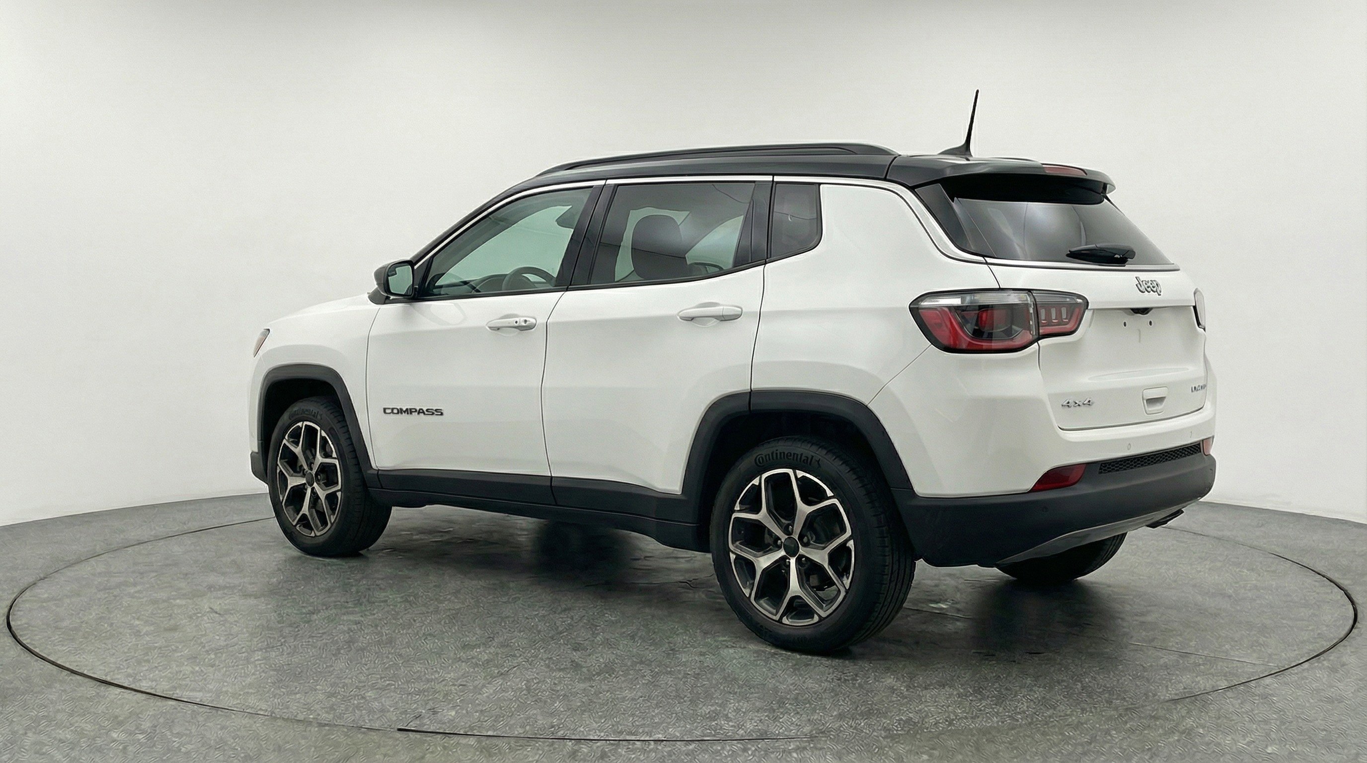 Used 2025 Jeep Compass Limited image 6
