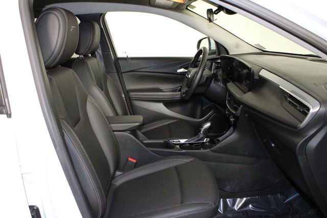 Used 2024 Buick Encore GX Sport Touring image 13