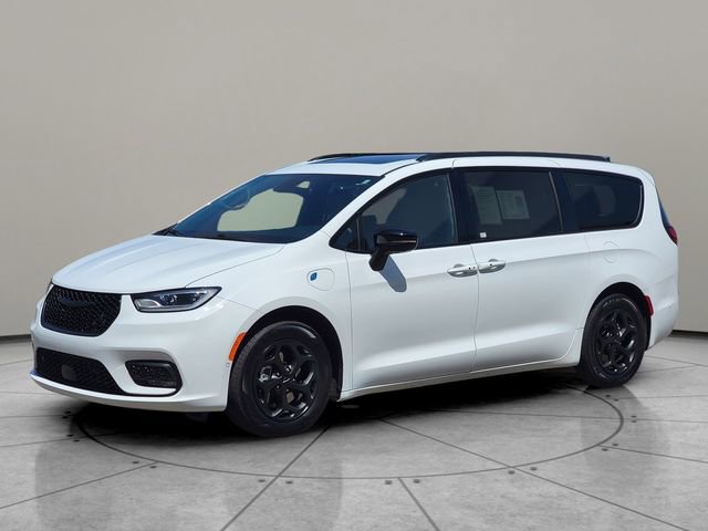 Certified 2024 Chrysler Pacifica Premium FWD image 3