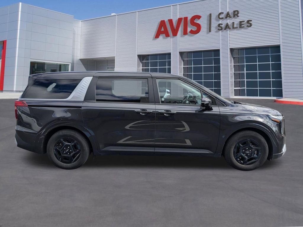 Used 2025 Kia Carnival image 5