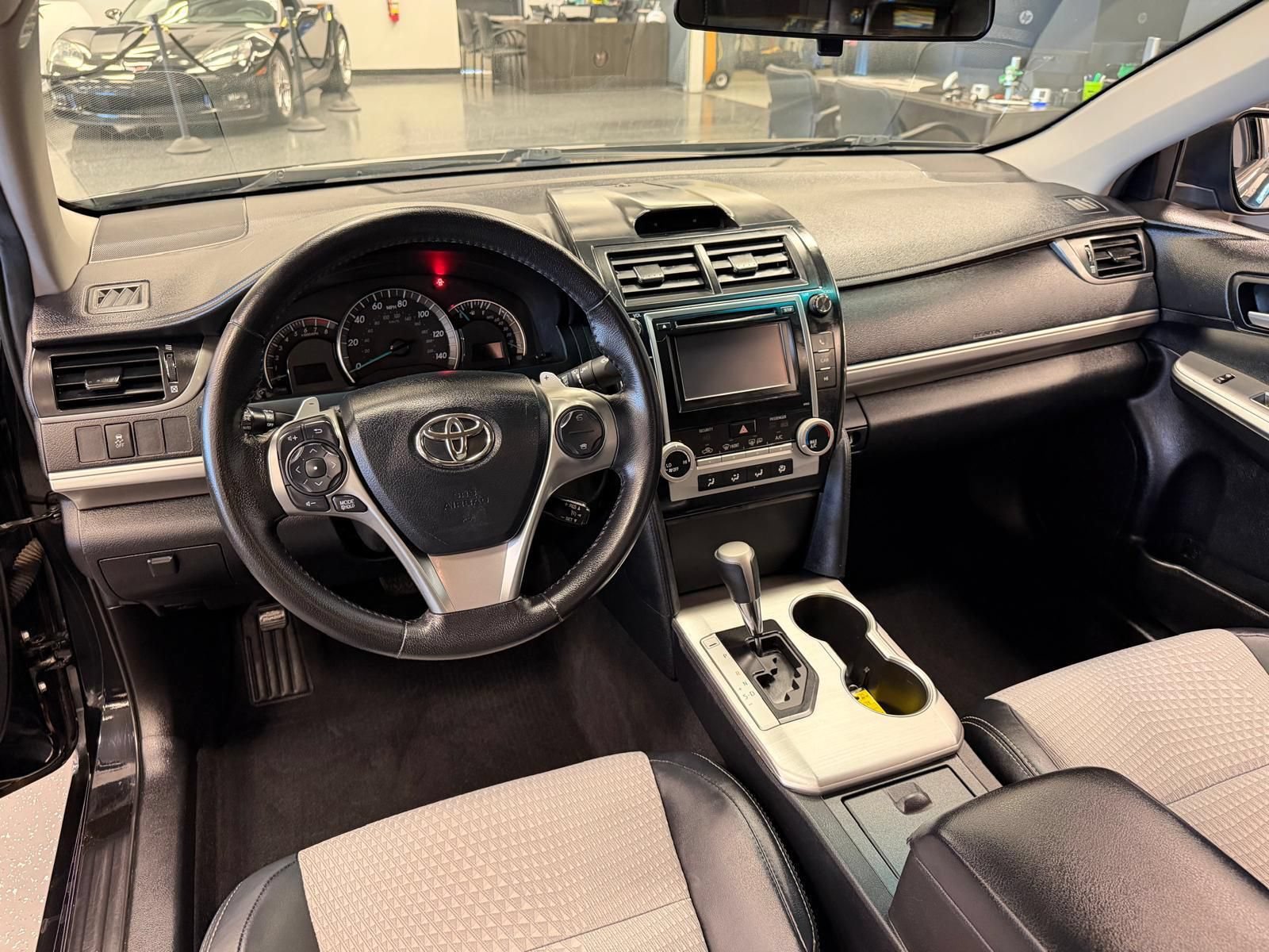Used 2012 Toyota Camry SE FWD image 7
