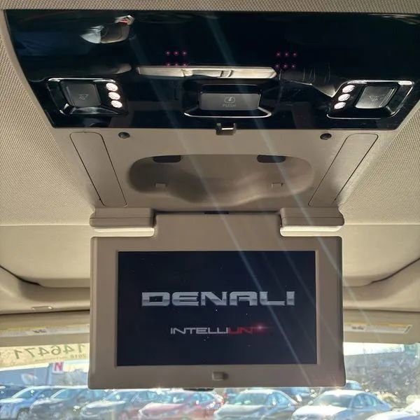 Used 2018 GMC Yukon Denali w/ Denali Ultimate Package image 16