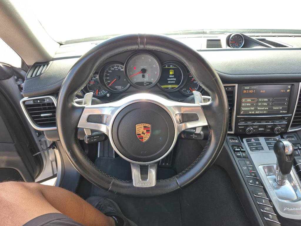 Used 2016 Porsche Panamera S image 19
