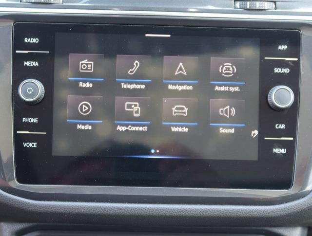 Used 2023 Volkswagen Tiguan SE AWD/4WD image 24