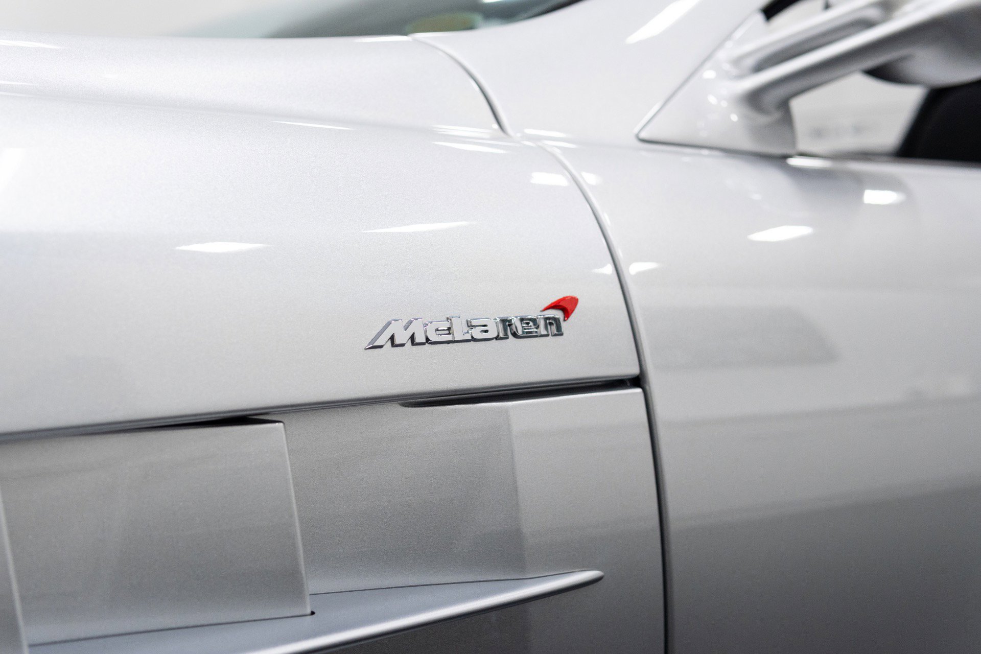 Used 2009 Mercedes-Benz SLR image 14