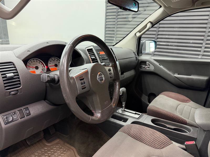 Used 2012 Nissan Frontier PRO-4X AWD/4WD image 9