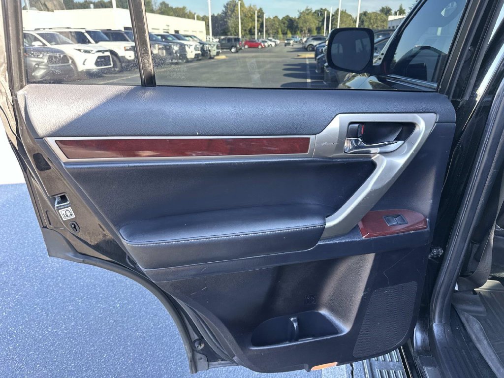 Used 2016 Lexus GX 460 w/ Premium Package AWD/4WD image 12