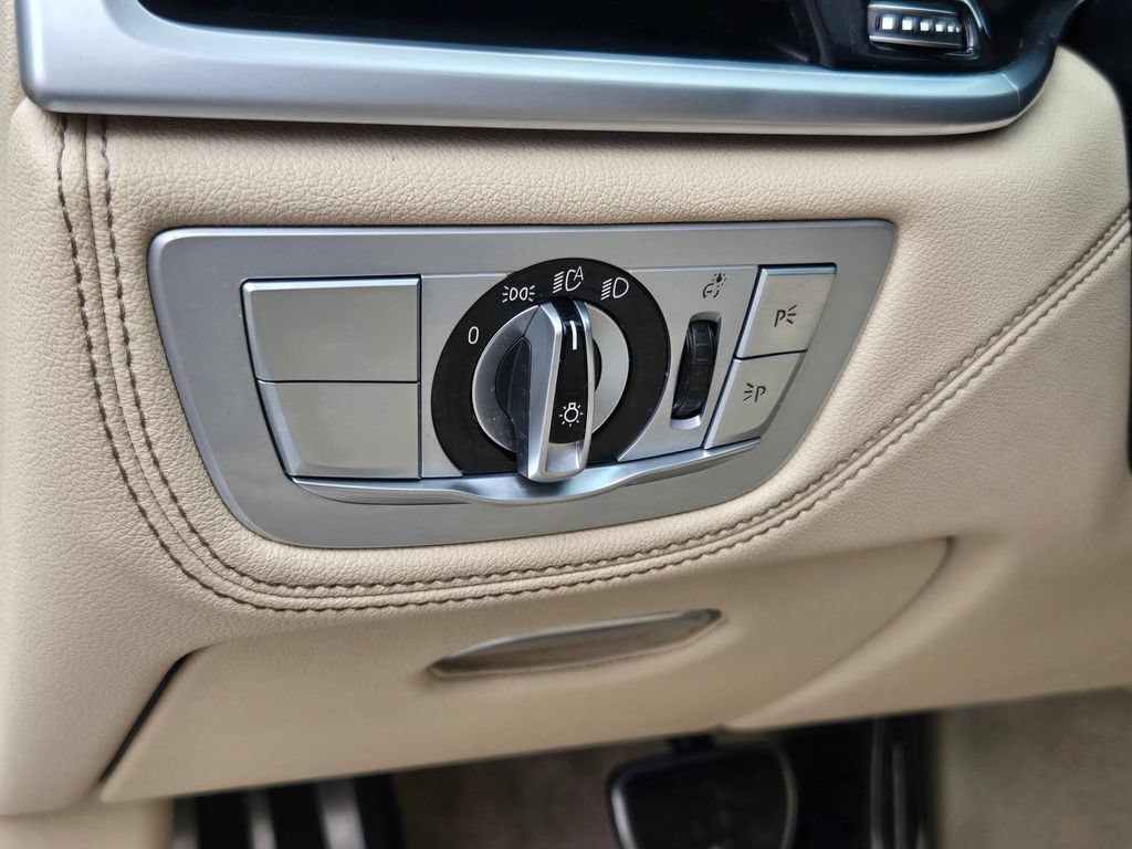 Used 2021 BMW 740i w/ M Sport Package RWD image 24