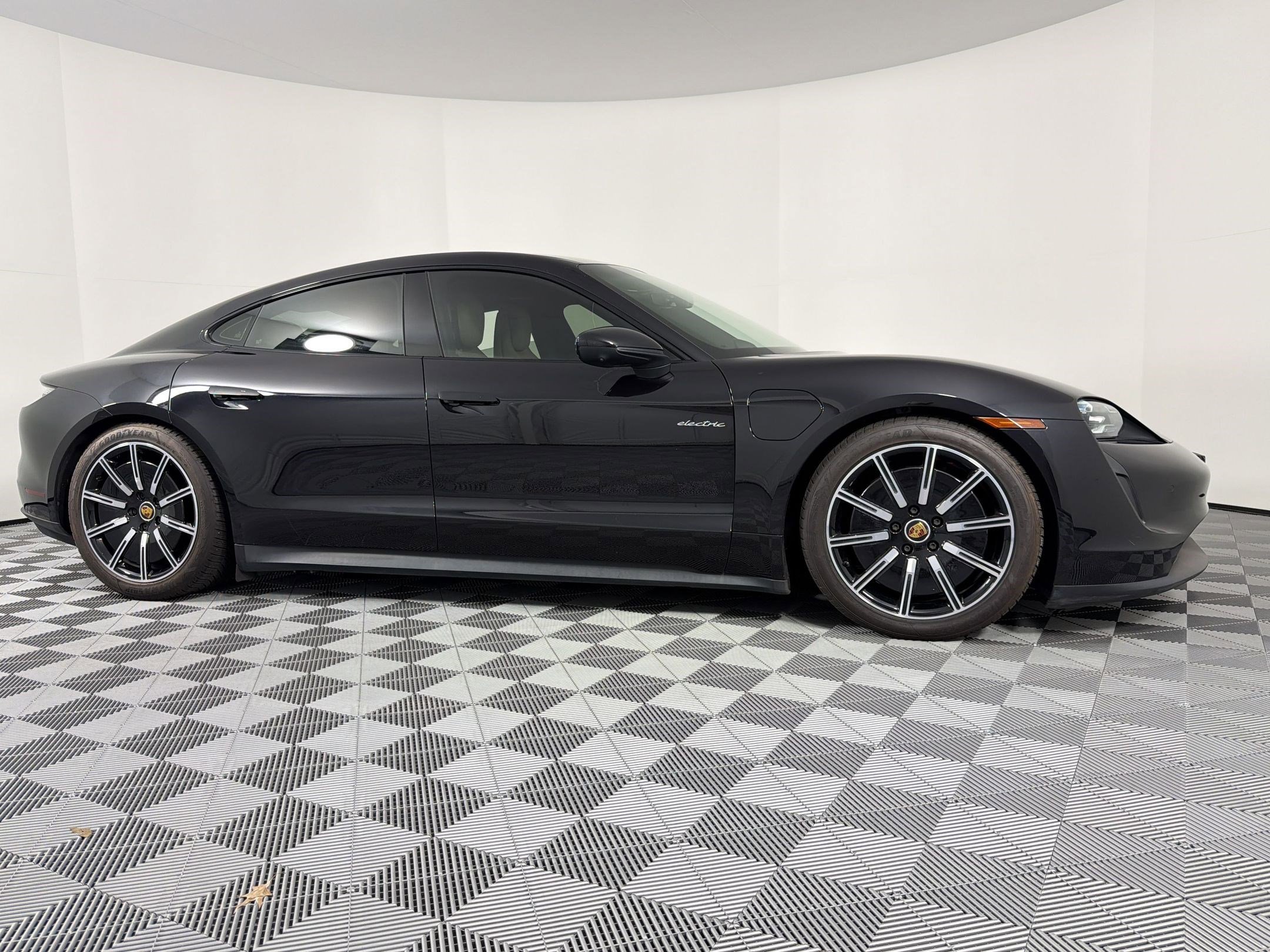 Certified 2021 Porsche Taycan 4S AWD/4WD image 11