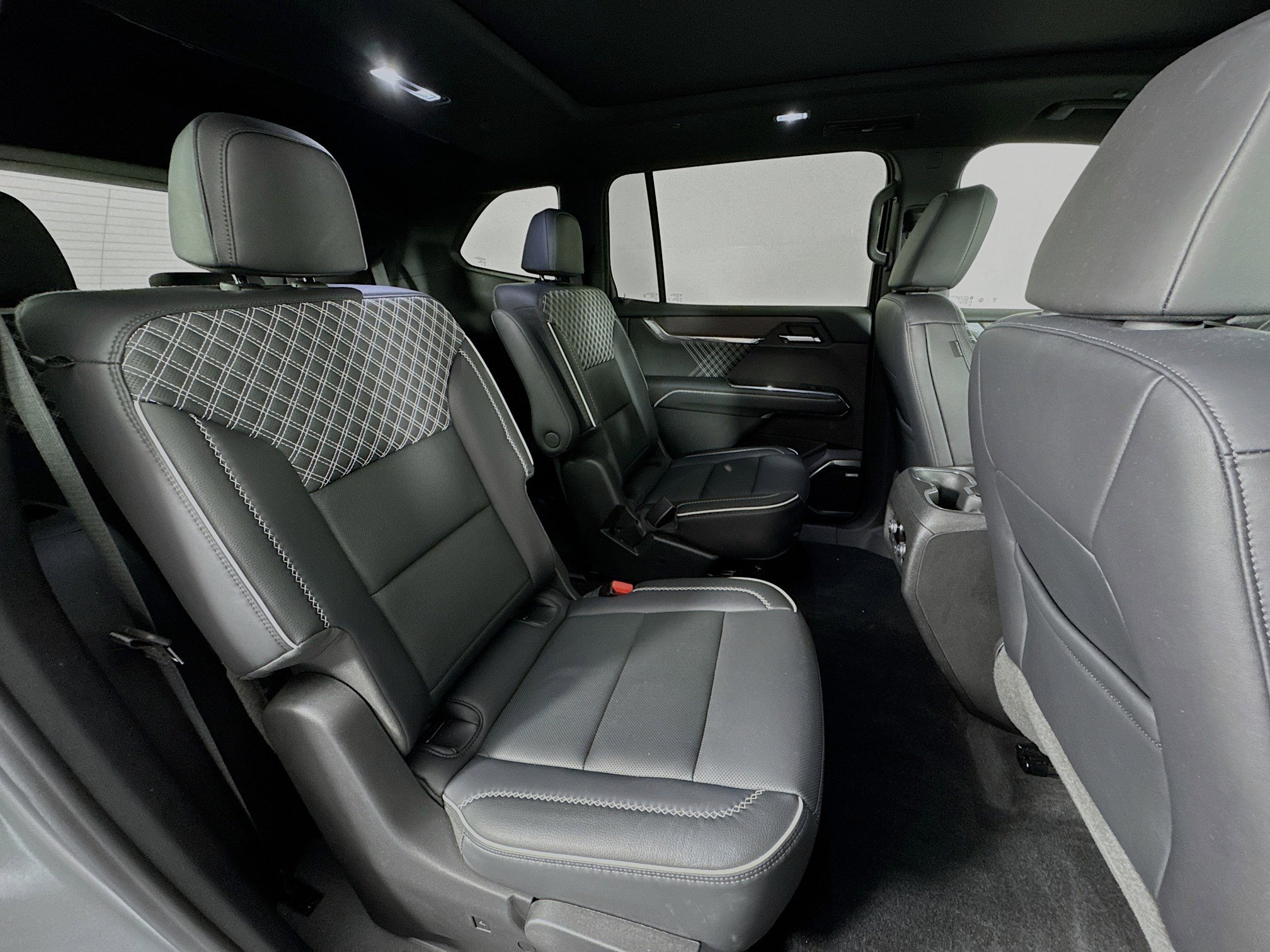 Used 2024 GMC Acadia Denali image 30