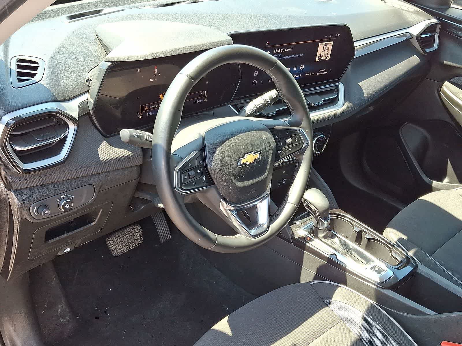 Used 2024 Chevrolet TrailBlazer LT w/ Convenience Package FWD image 16