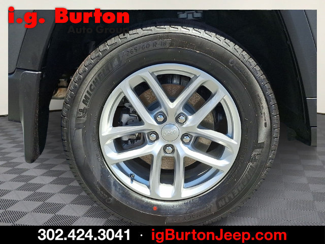 New 2026 Jeep Grand Cherokee Laredo w/ MOPAR Finishing Package AWD/4WD image 5
