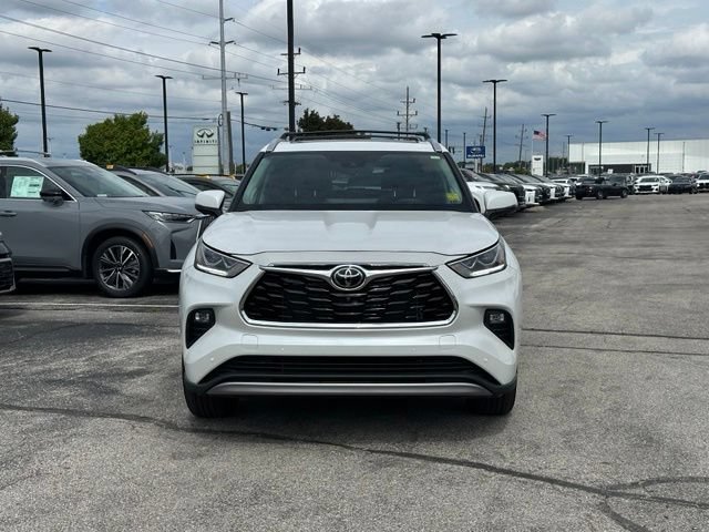 Used 2025 Toyota Highlander Platinum AWD/4WD image 2
