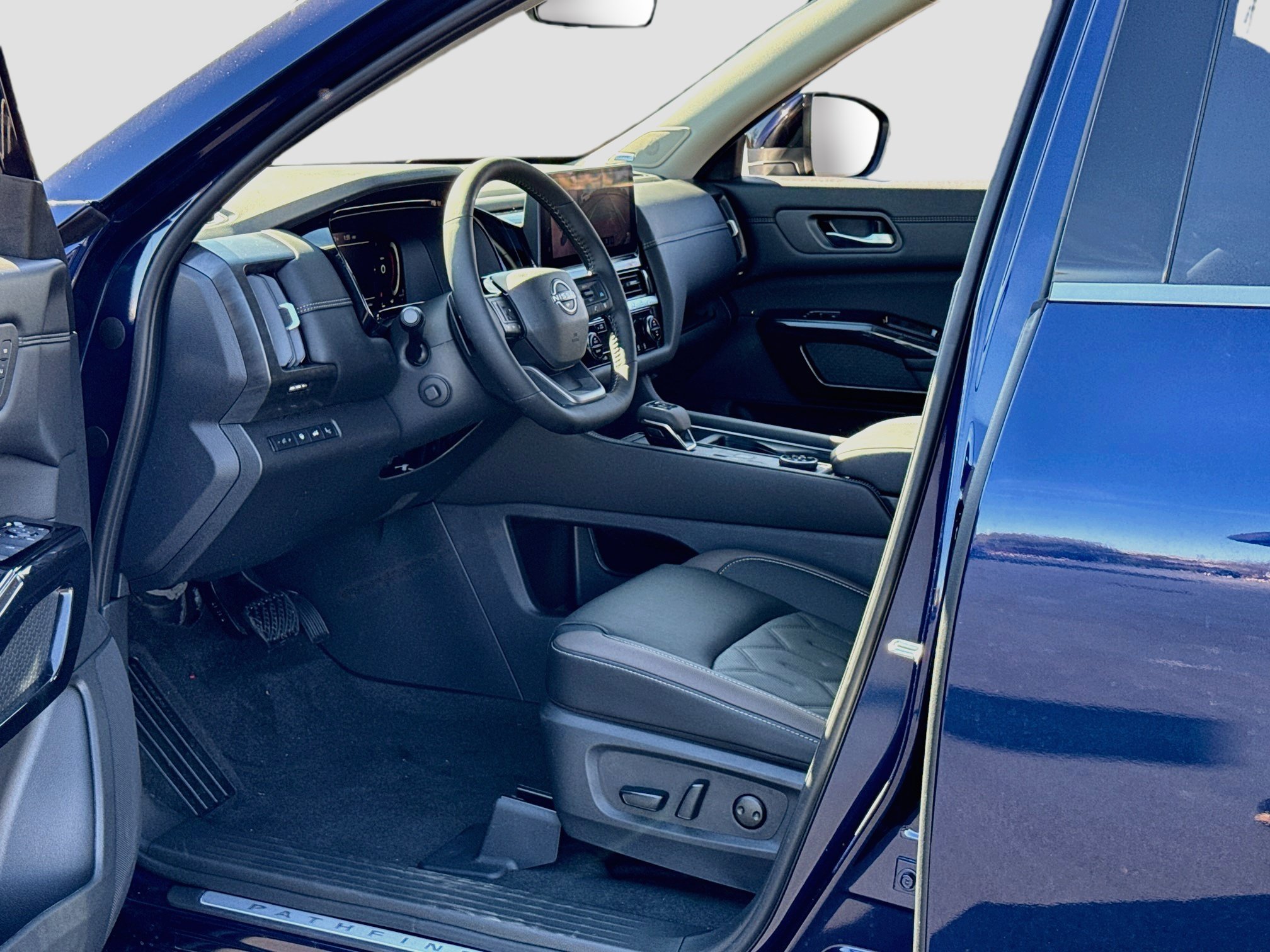 New 2026 Nissan Pathfinder Platinum AWD/4WD image 4