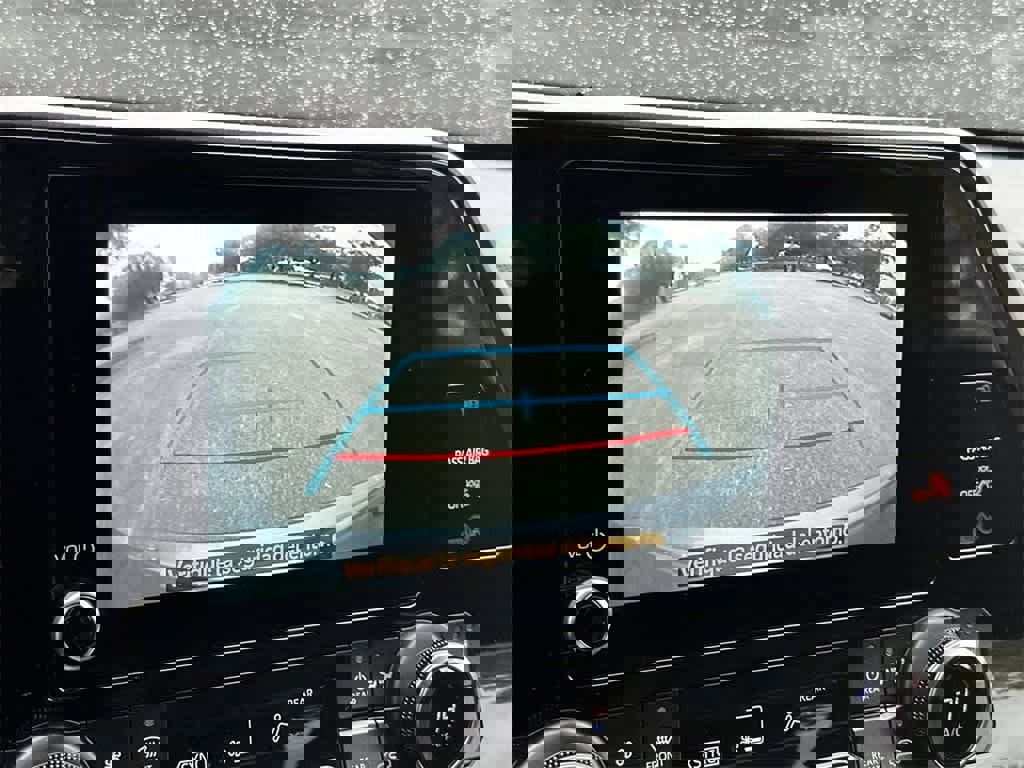 Used 2023 Toyota Highlander XLE image 19