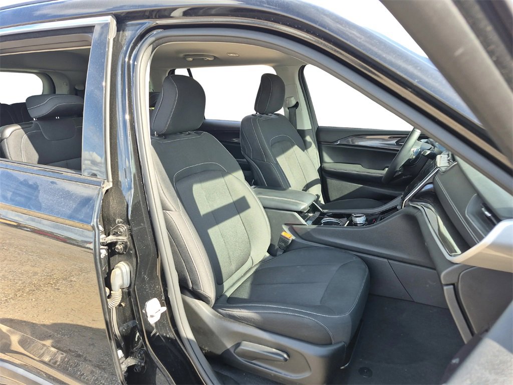 Used 2022 Jeep Grand Cherokee L Laredo w/ Luxury Tech Group I image 29