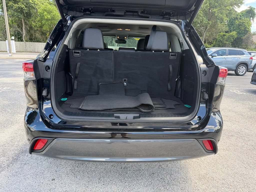 Used 2022 Toyota Highlander Limited FWD image 14