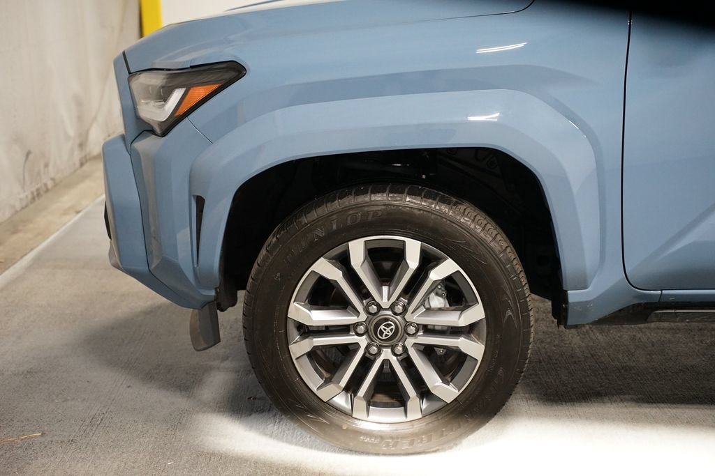 Used 2025 Toyota 4Runner Limited AWD/4WD image 5