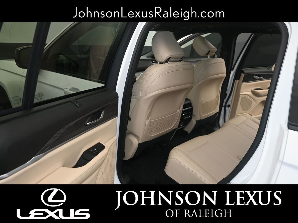 Used 2024 Jeep Grand Cherokee Limited w/ Luxury Tech Group II image 12