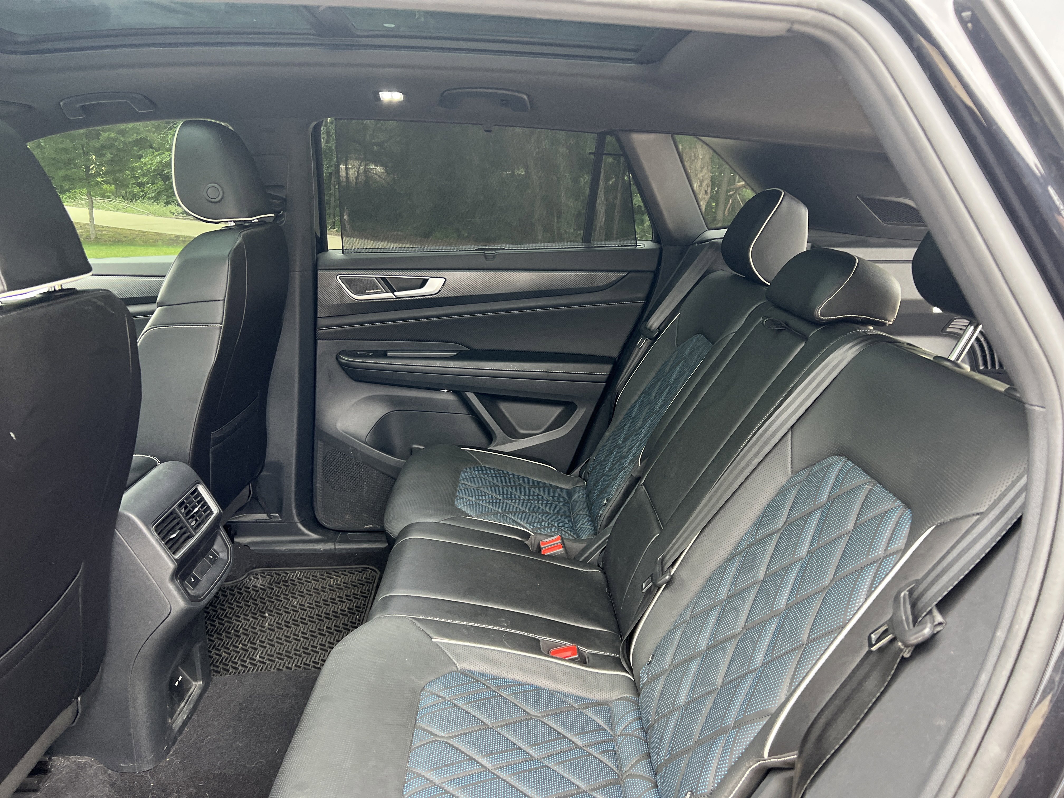 Certified 2024 Volkswagen Atlas Cross Sport SEL Premium R-Line AWD/4WD image 30