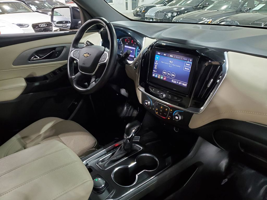 Used 2022 Chevrolet Traverse LT image 14