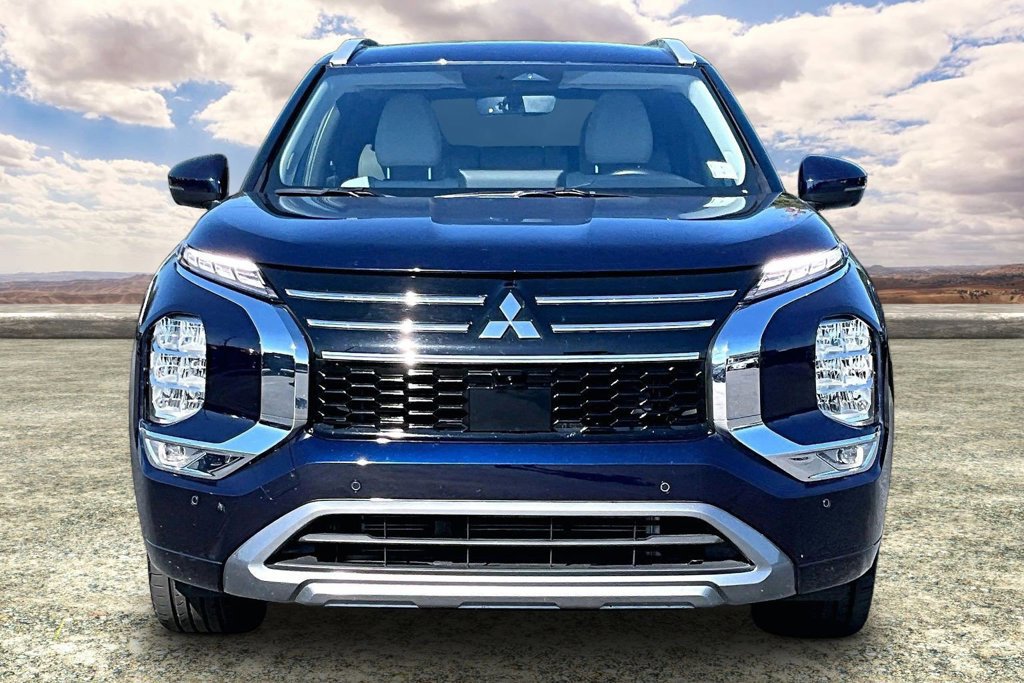 Used 2025 Mitsubishi Outlander SEL FWD image 2