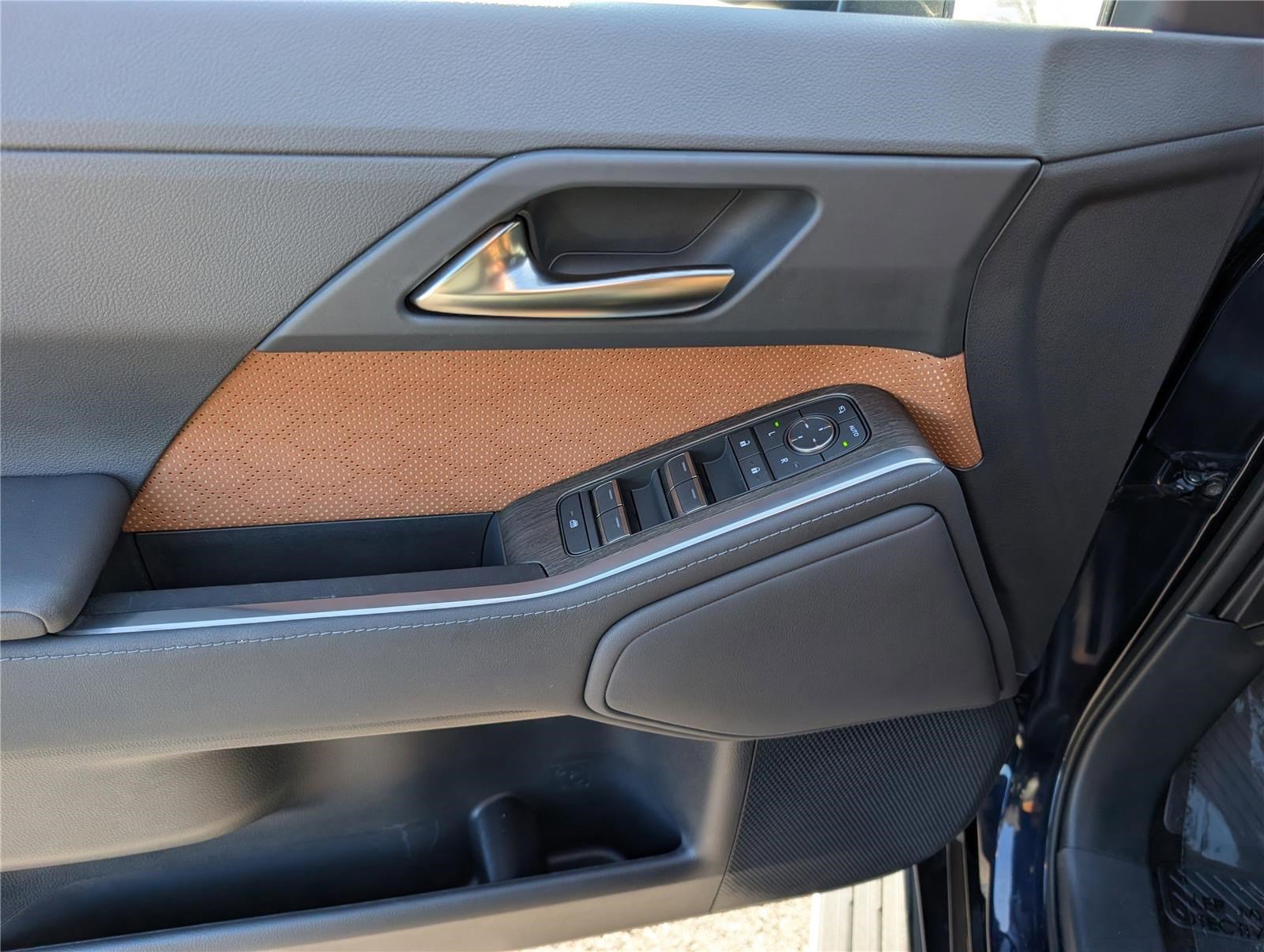 Certified 2025 Lexus GX 550 w/ Accessory Package (2T) image 22