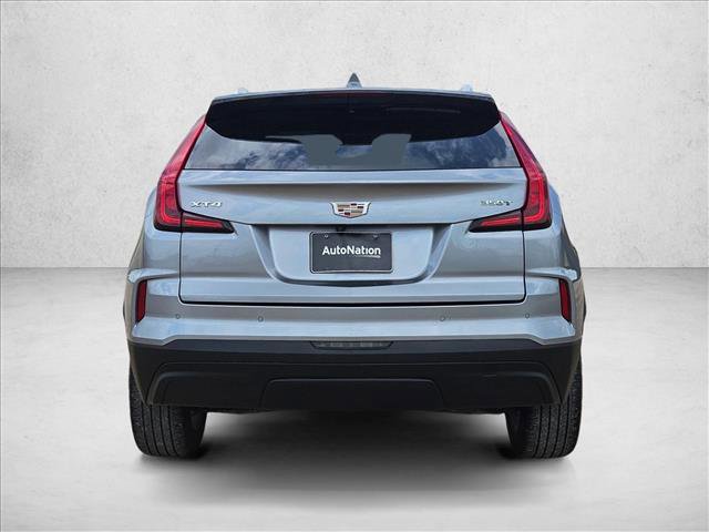 Used 2024 Cadillac XT4 Luxury w/ Cold Weather Package FWD image 7