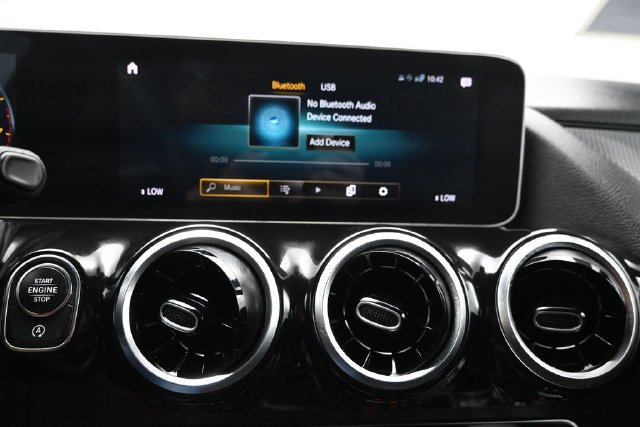 Used 2021 Mercedes-Benz GLA 250 4MATIC w/ Premium Package image 17