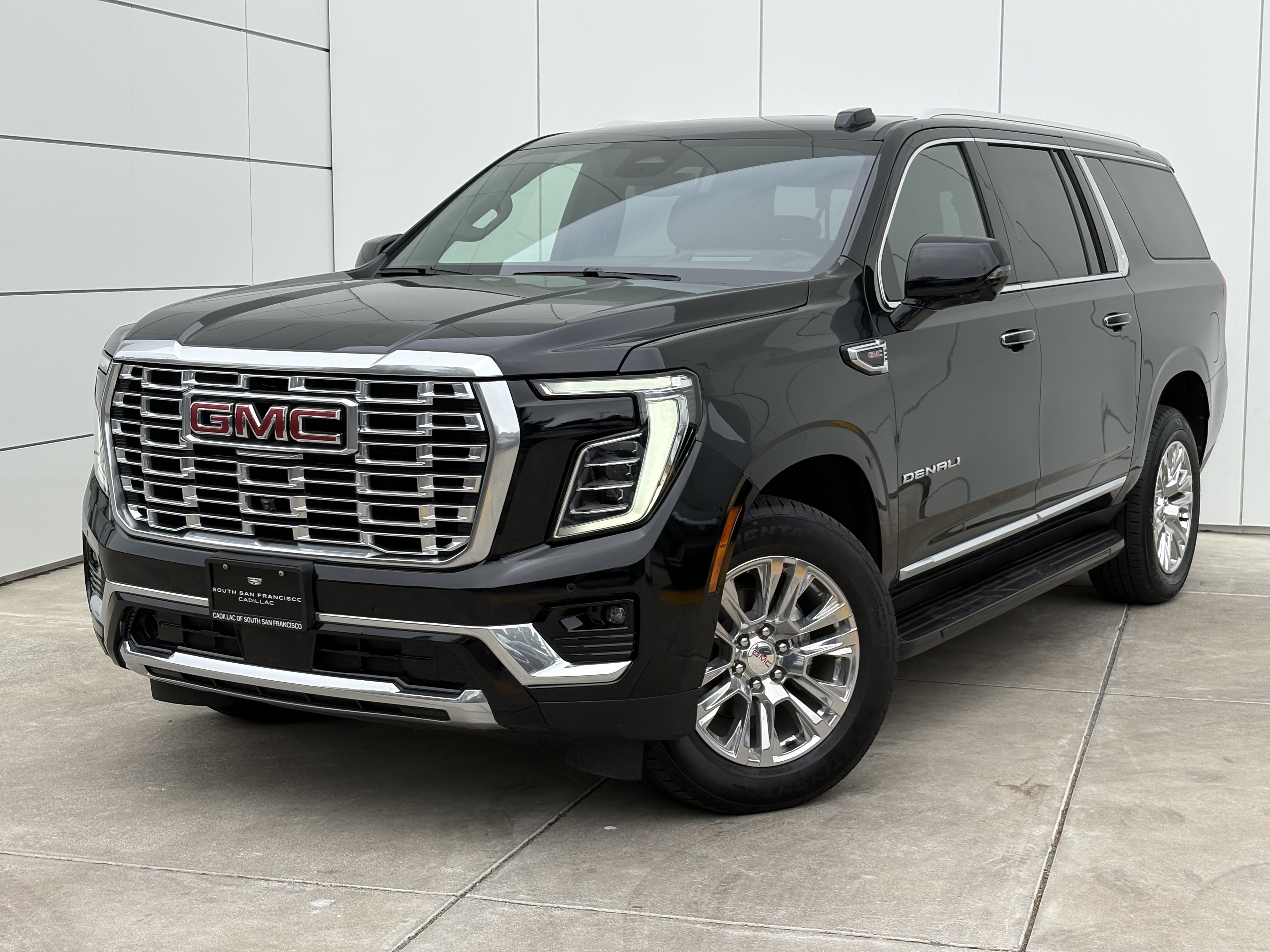 Used 2025 GMC Yukon XL Denali AWD/4WD image 2