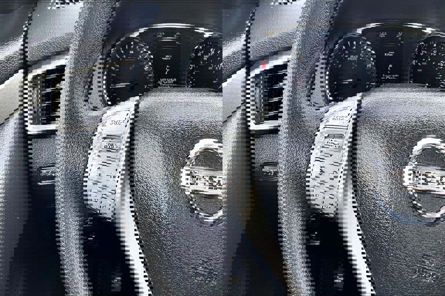 Used 2016 Nissan Rogue SV w/ SV Premium Package image 18