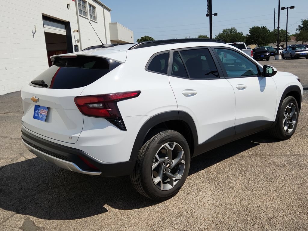 Used 2025 Chevrolet Trax LT FWD image 11