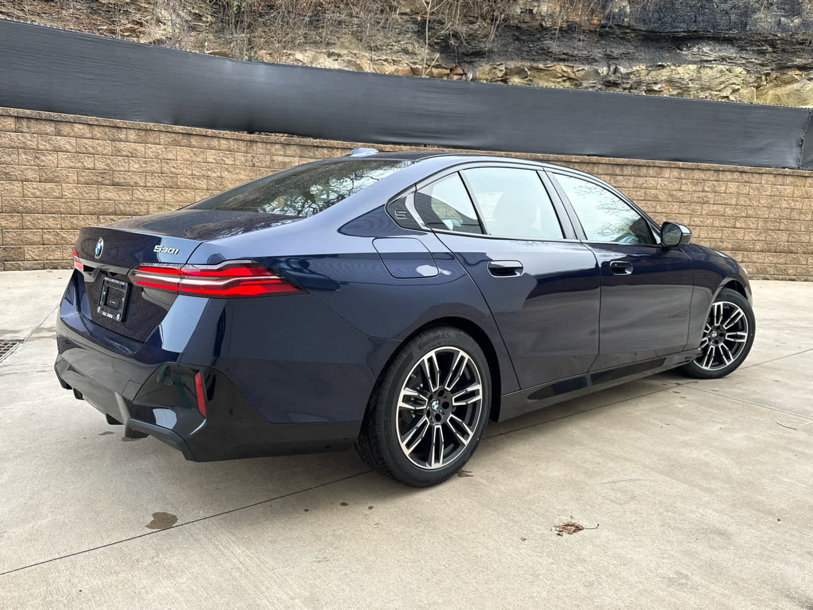 Used 2026 BMW 530i xDrive w/ M Sport Package AWD/4WD image 3