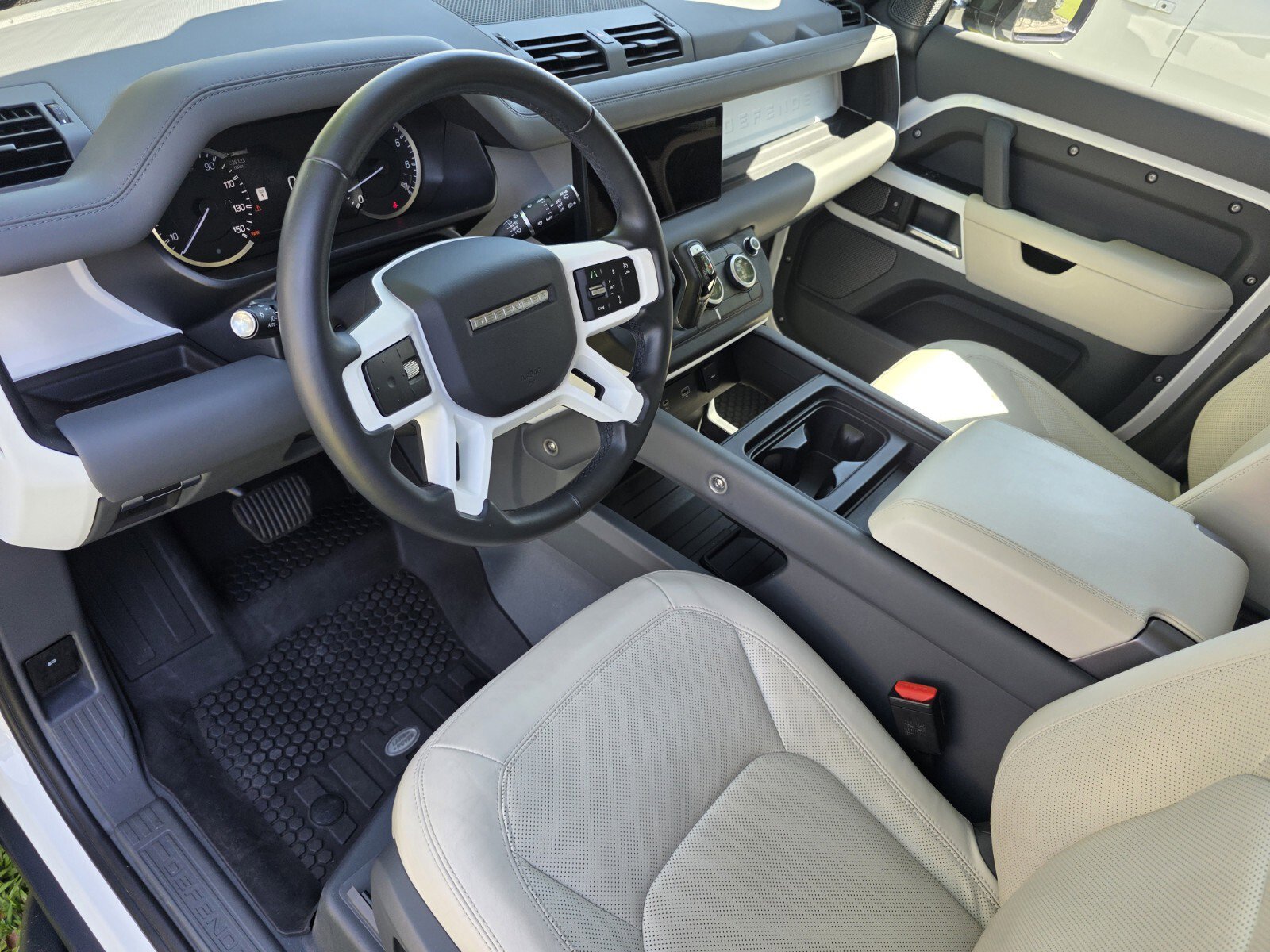 Used 2023 Land Rover Defender 110 SE AWD/4WD image 11