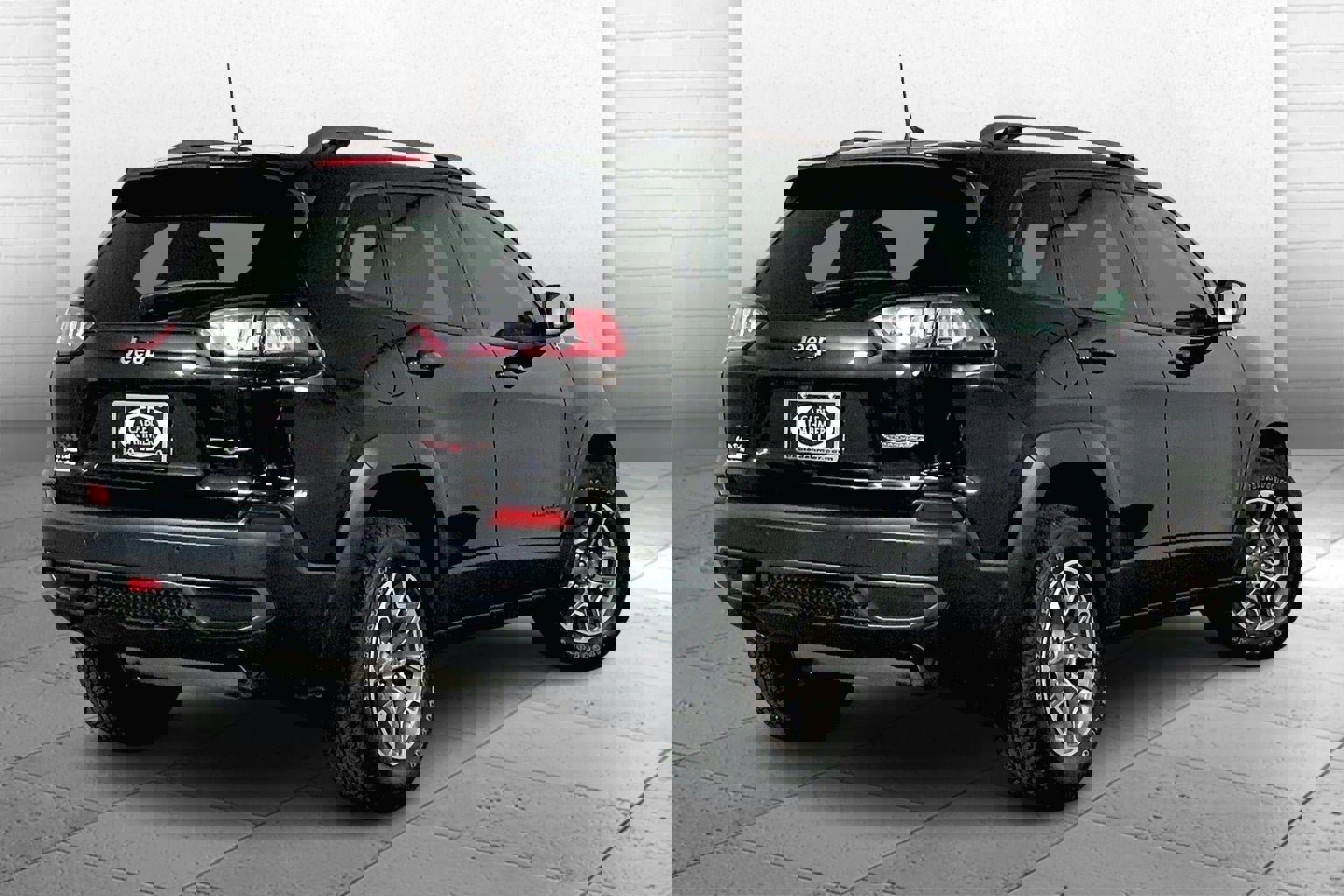 Used 2020 Jeep Cherokee Trailhawk w/ Cold Weather Group image 13