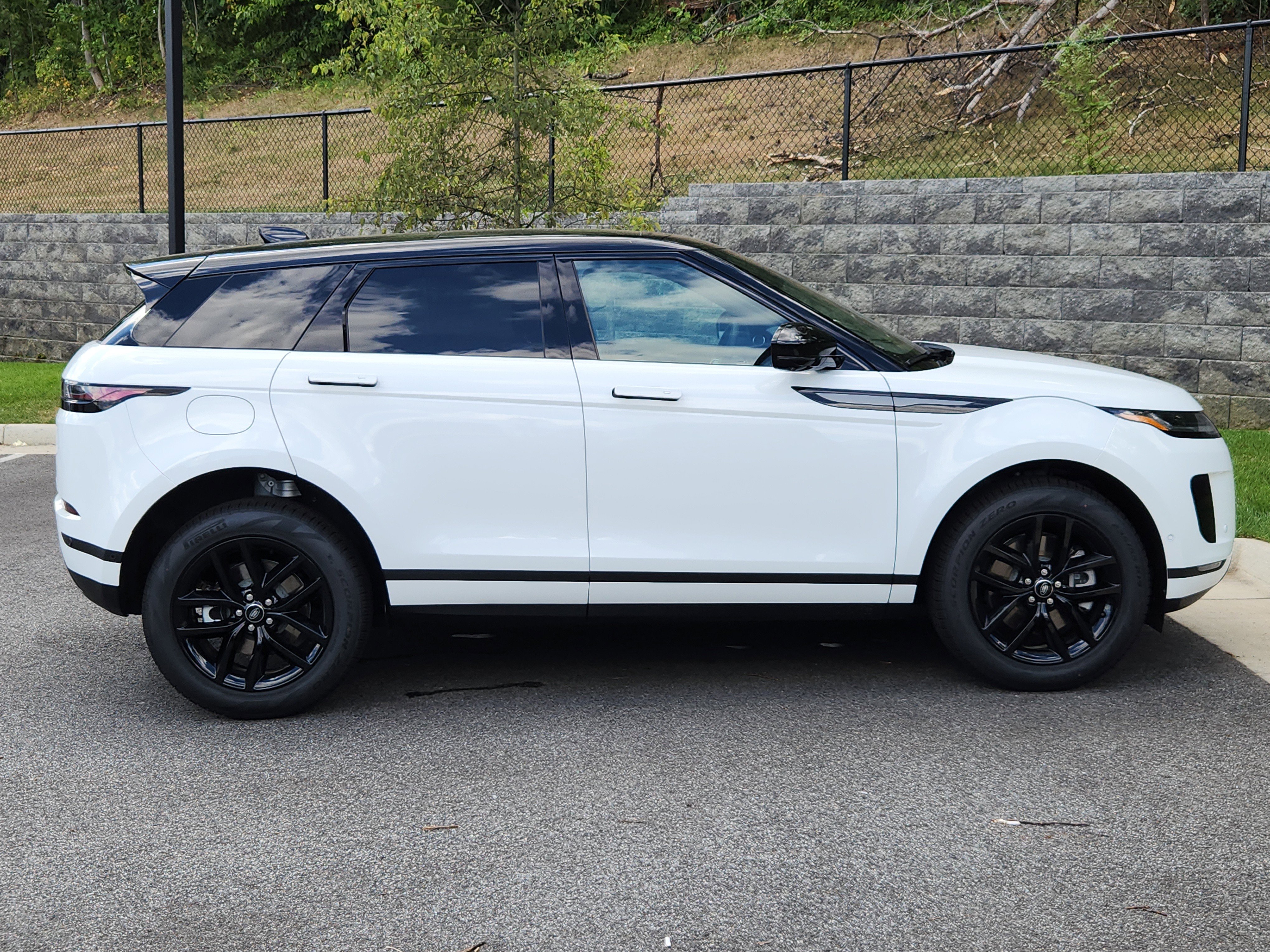 Used 2026 Land Rover Range Rover Evoque S image 11
