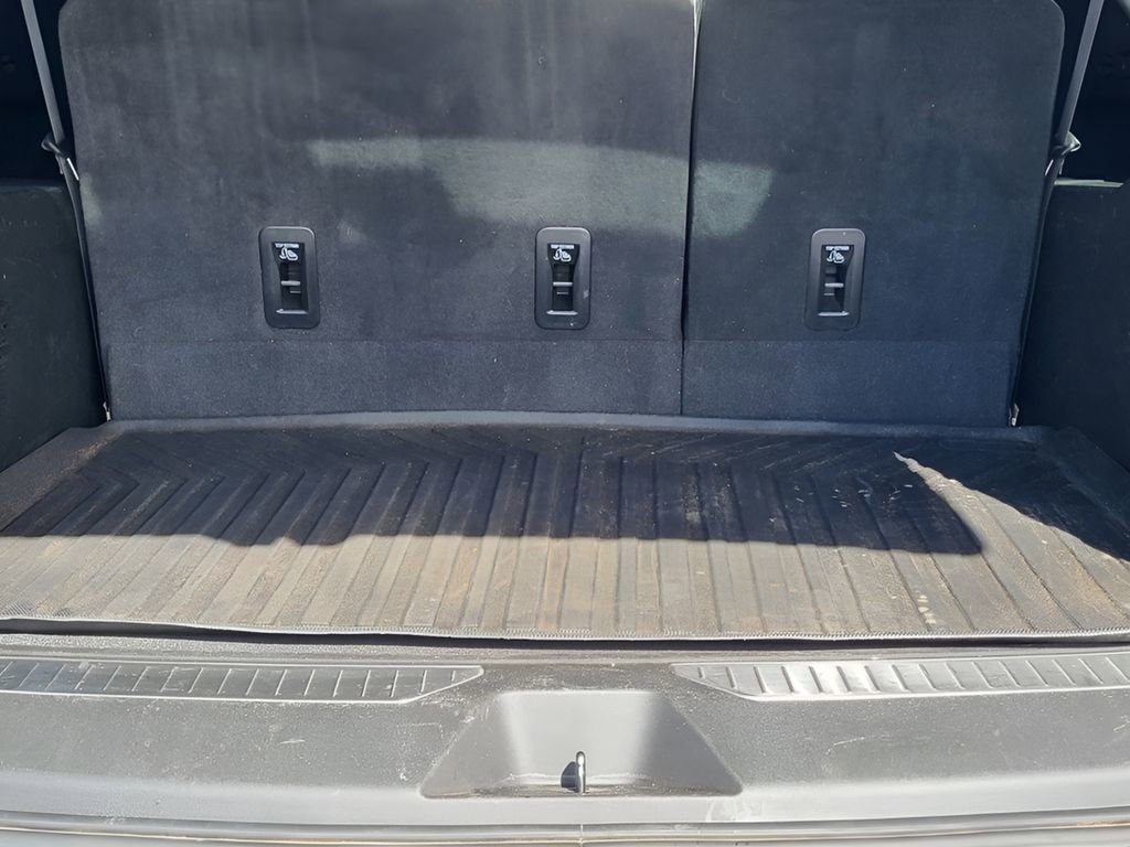 Used 2022 GMC Yukon XL Denali image 30