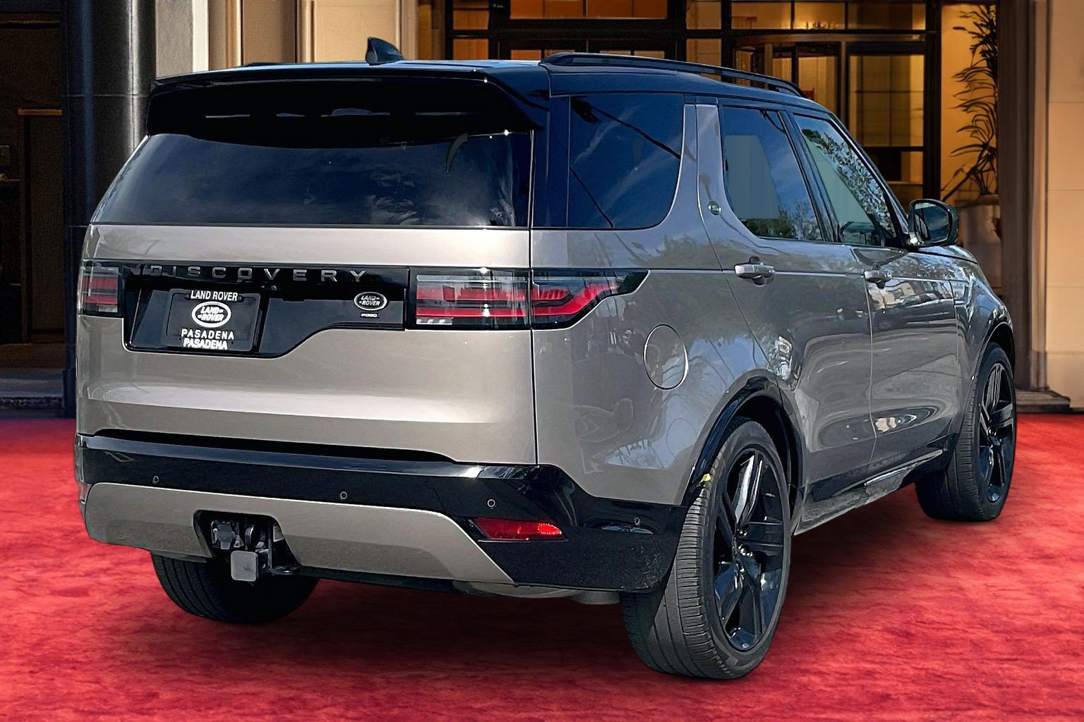 Used 2023 Land Rover Discovery HSE R-Dynamic AWD/4WD image 12