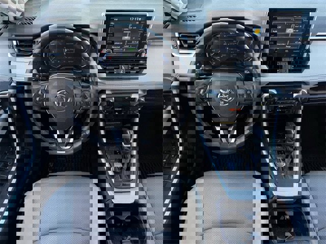 Used 2020 Toyota RAV4 Limited image 13