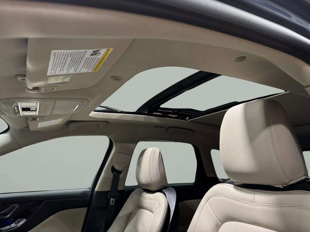 Used 2025 Lincoln Corsair Grand Touring image 15