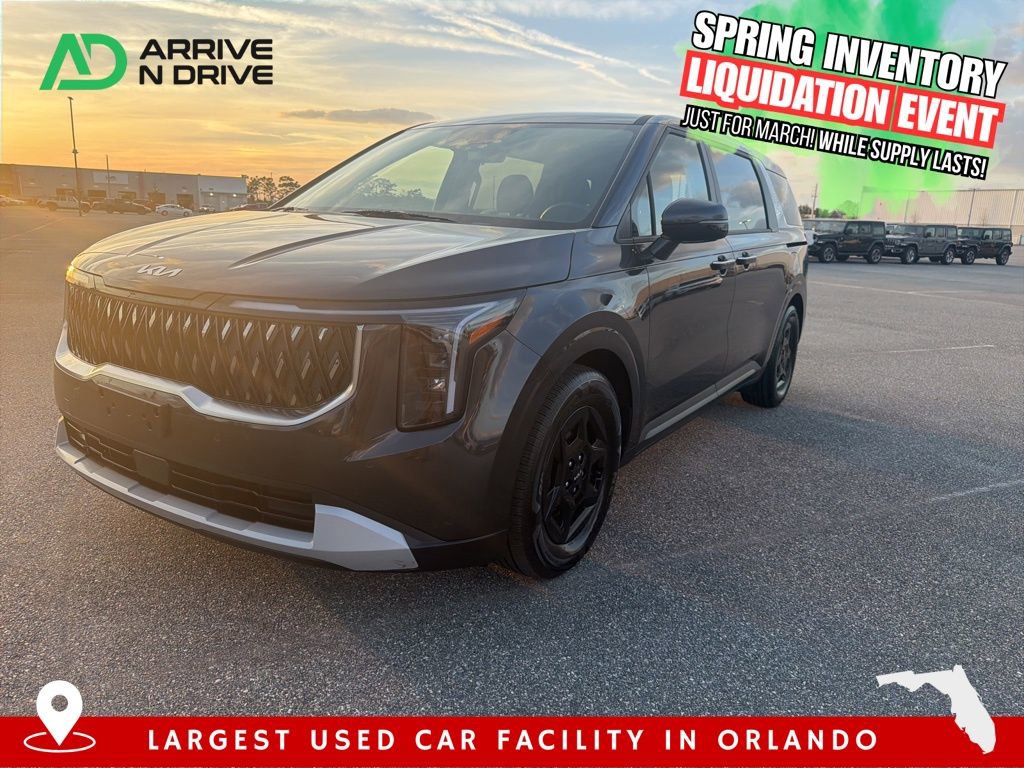 Used 2025 Kia Carnival image 1
