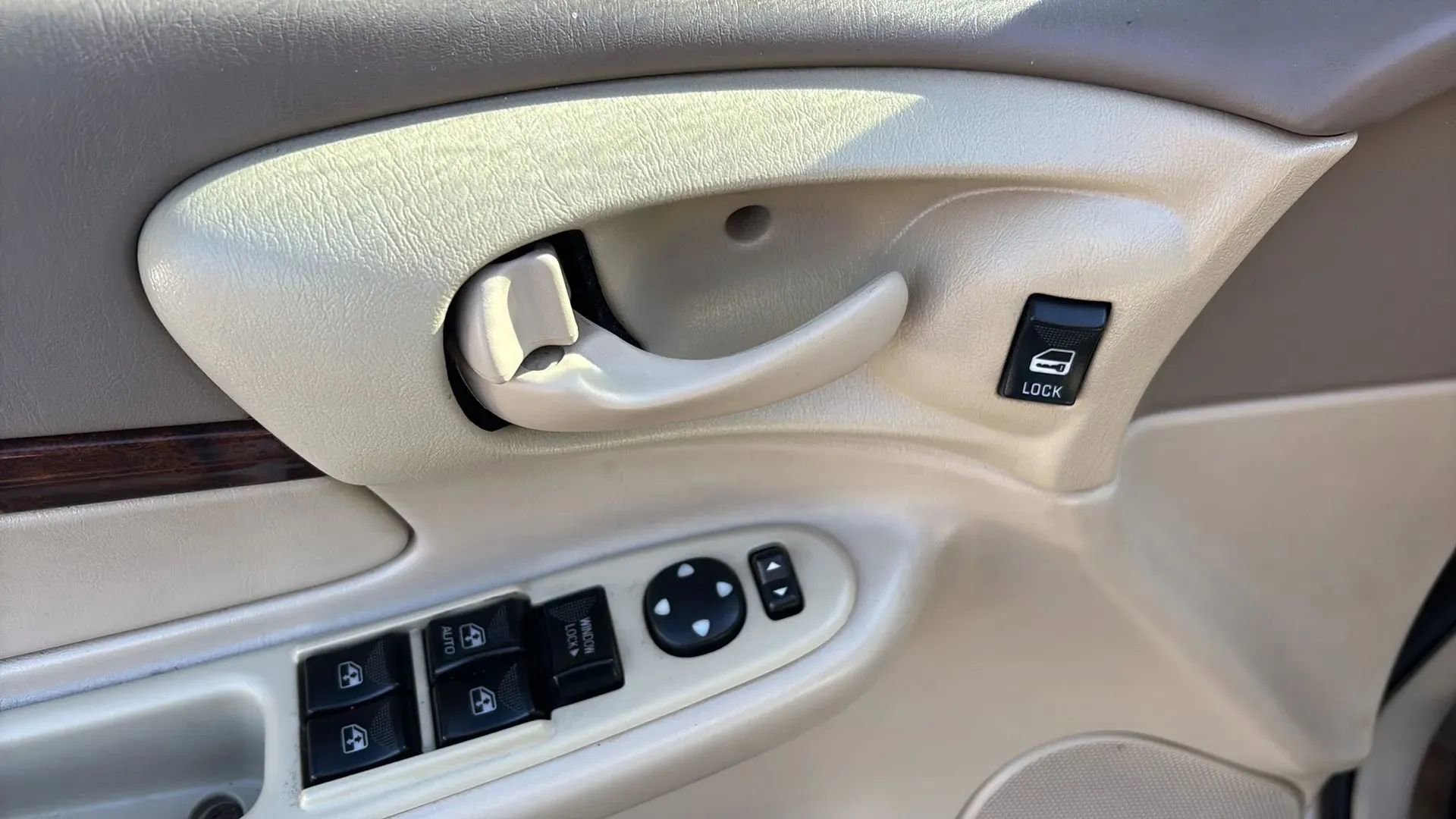 Used 2005 Chevrolet Impala LS w/ Preferred Equipment Group image 19