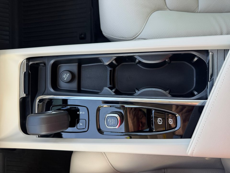Certified 2023 Volvo XC60 T8 Plus w/ Climate Package AWD/4WD image 20