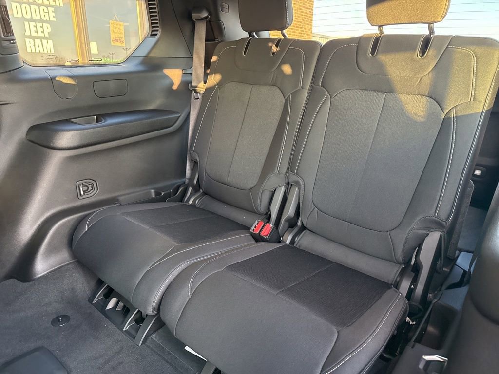 New 2025 Jeep Grand Cherokee L Laredo image 46