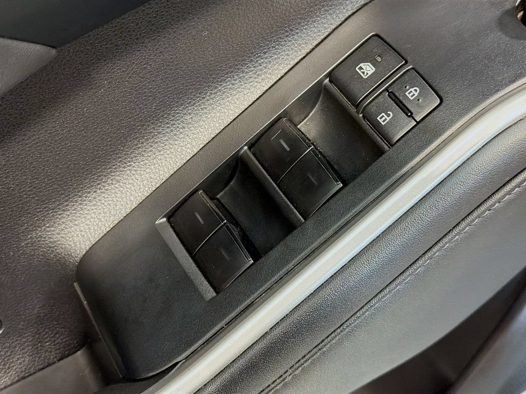 Used 2022 Toyota Highlander XLE AWD/4WD image 19