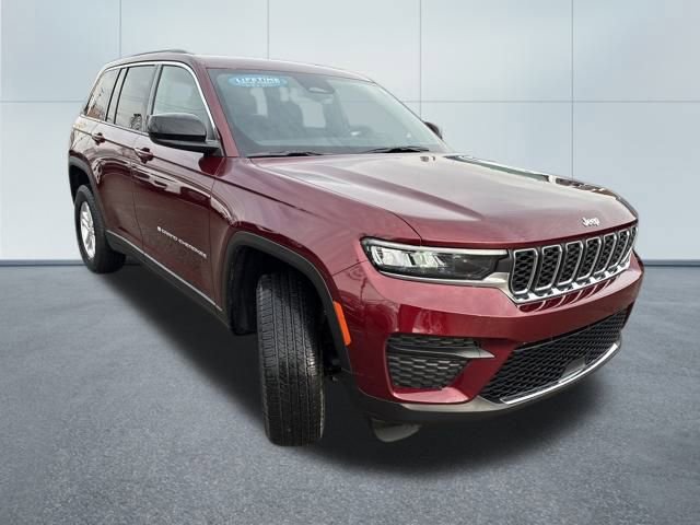 Used 2025 Jeep Grand Cherokee Laredo image 8