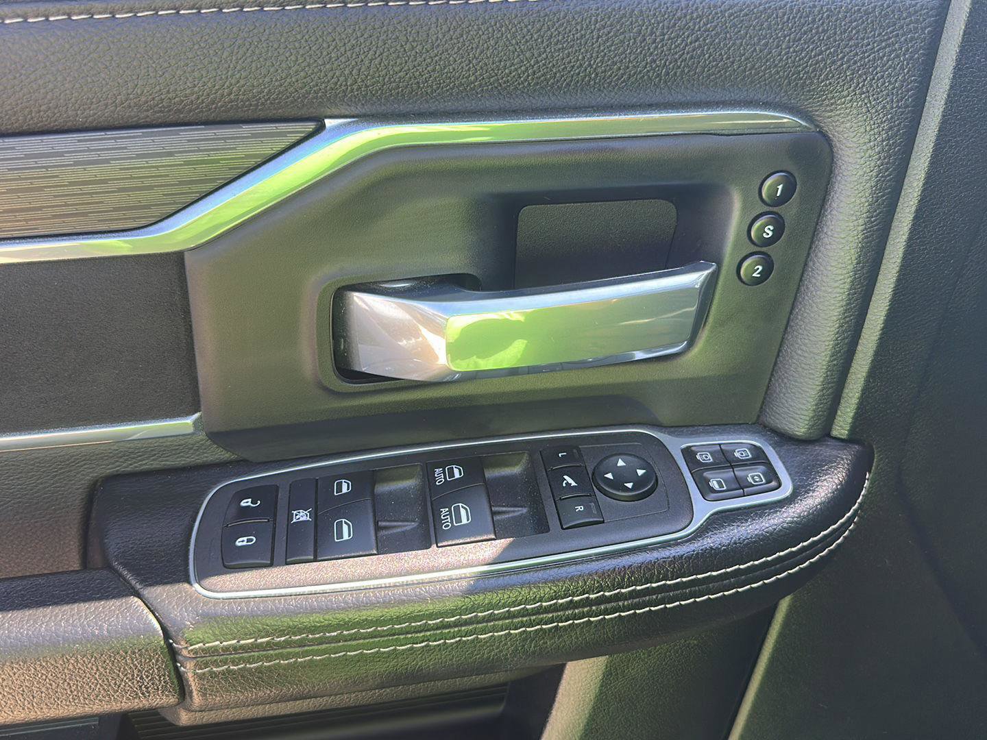 Used 2024 RAM 2500 Laramie w/ Sport Appearance Package image 15