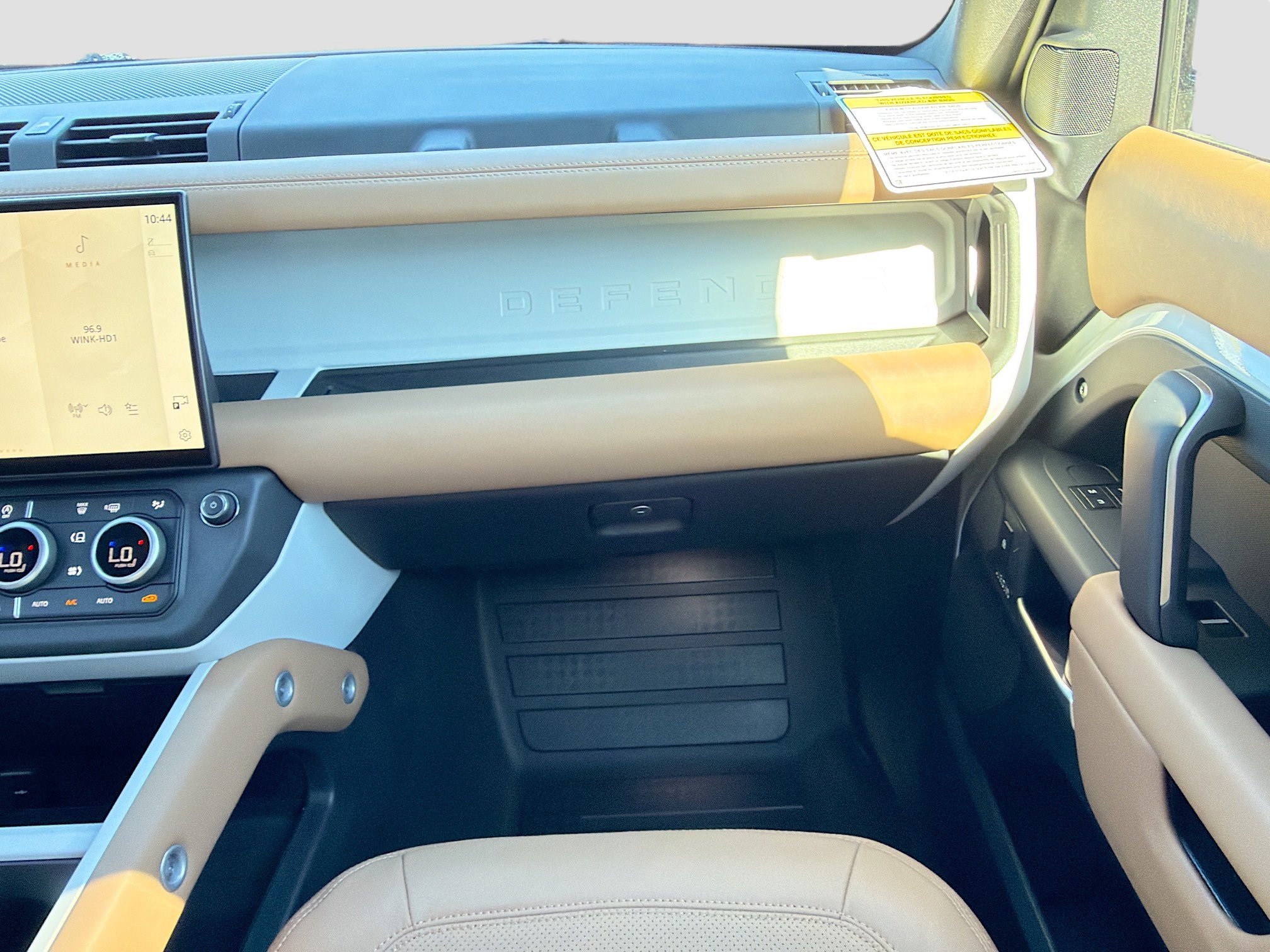 New 2026 Land Rover Defender 110 X-Dynamic SE image 17